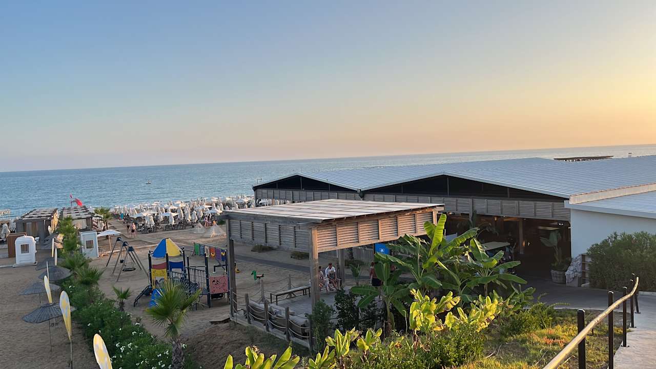 Strand Jacaranda Luxury Resort