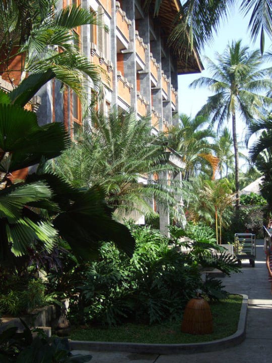 Das Haupthaus Bali Mandira Beach Resort & Spa