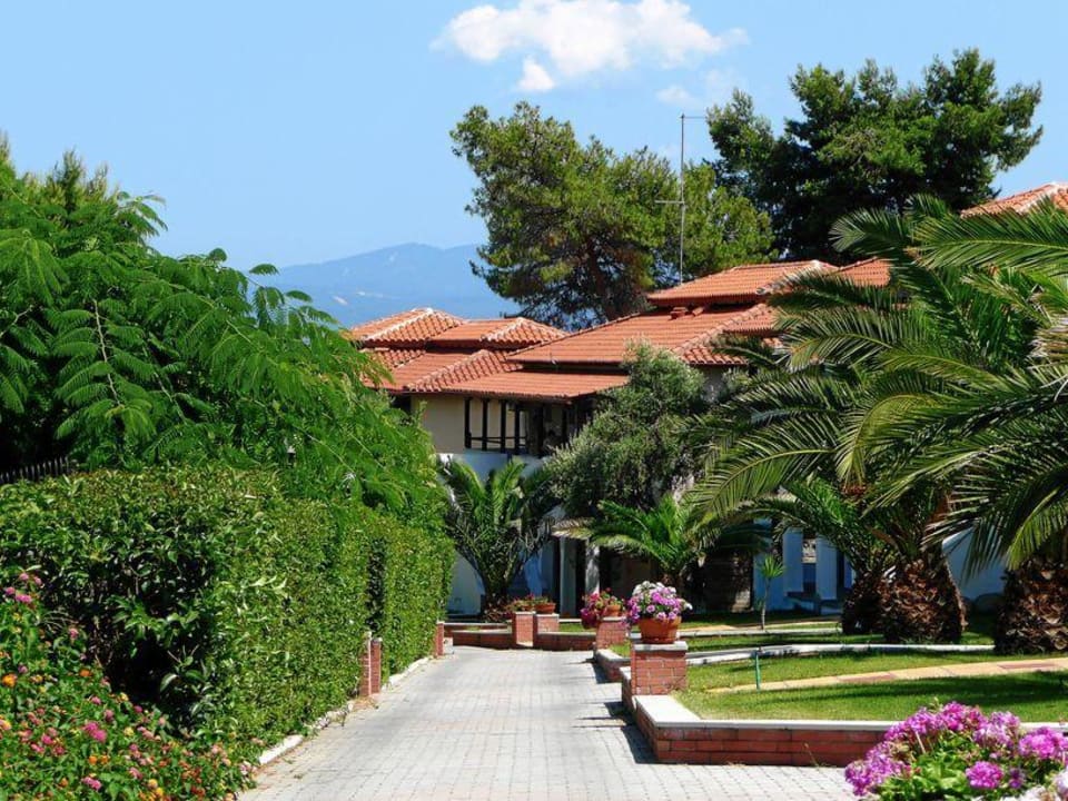 Hinterer Weg zu deb Bungalows 1-8 Blue Dolphin Resort Hotel