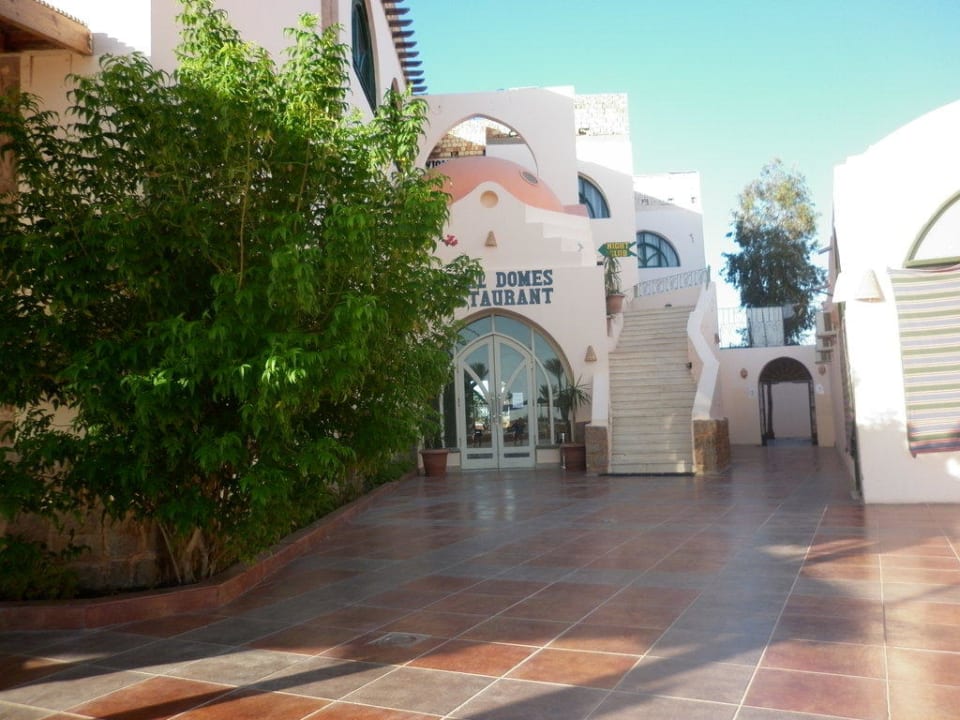 Tor zum Restaurant Shams Alam Beach Resort