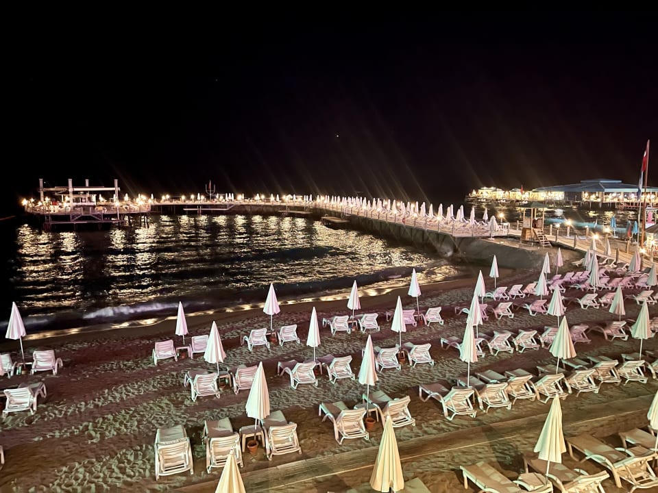 Pool Azura Deluxe Resort & Spa Hotel