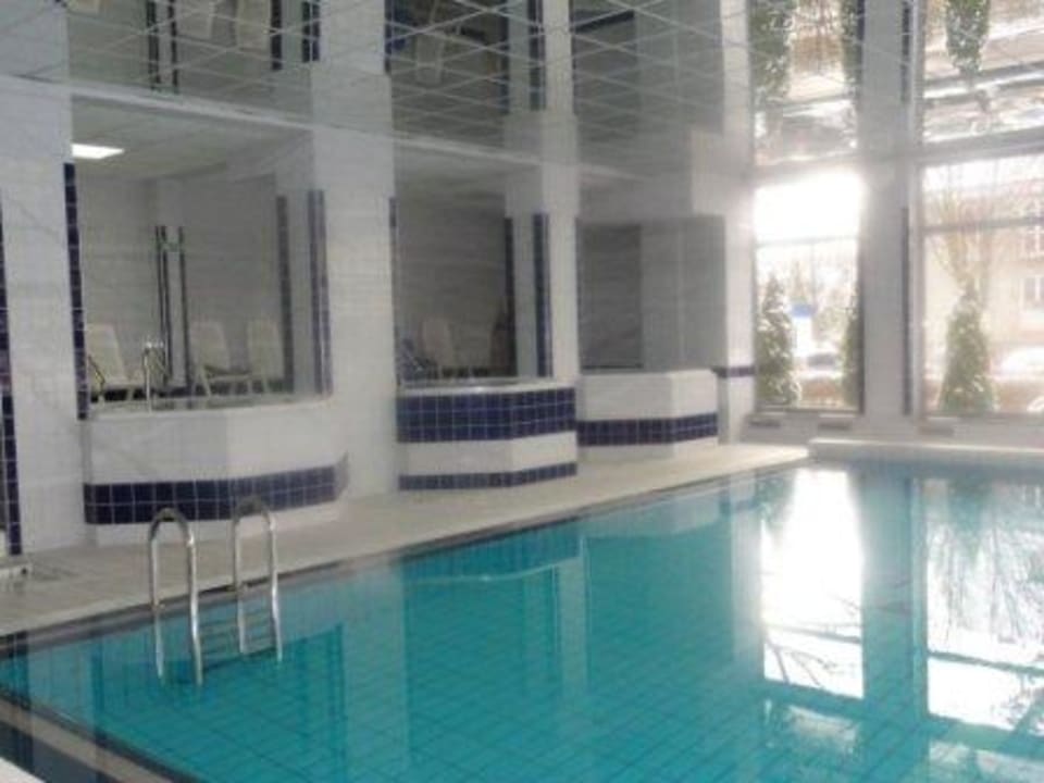 Schwimmbad mit 3 Blubberpools Hotel Kurhaus Olymp Spa