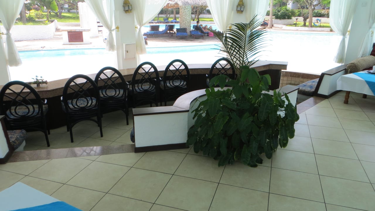 Die Poolbar von innen Hotel Southern Palms Beach Resort