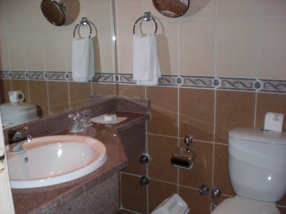 Waschbecken und WC Beach Albatros Resort