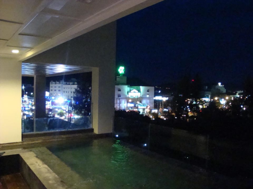 Privatpool mit Blick auf den Grand Night Market  Cape Nidhra Hotel Hua Hin
