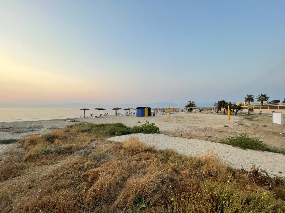 Strand Almyros Beach Resort & Spa