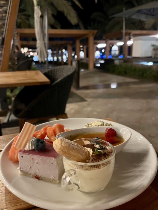 Gastro Saadiyat Rotana Resort &  Villas