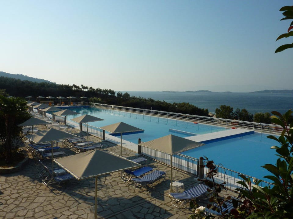 Poolansicht  Akrathos Beach Hotel