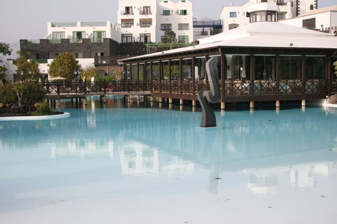 Hauptpool und Restaurant Hotel LIVVO Volcan Lanzarote