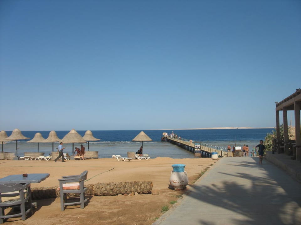 Plaża hotelu Park Inn przy Radisson Blu Parrotel Aqua Park Resort