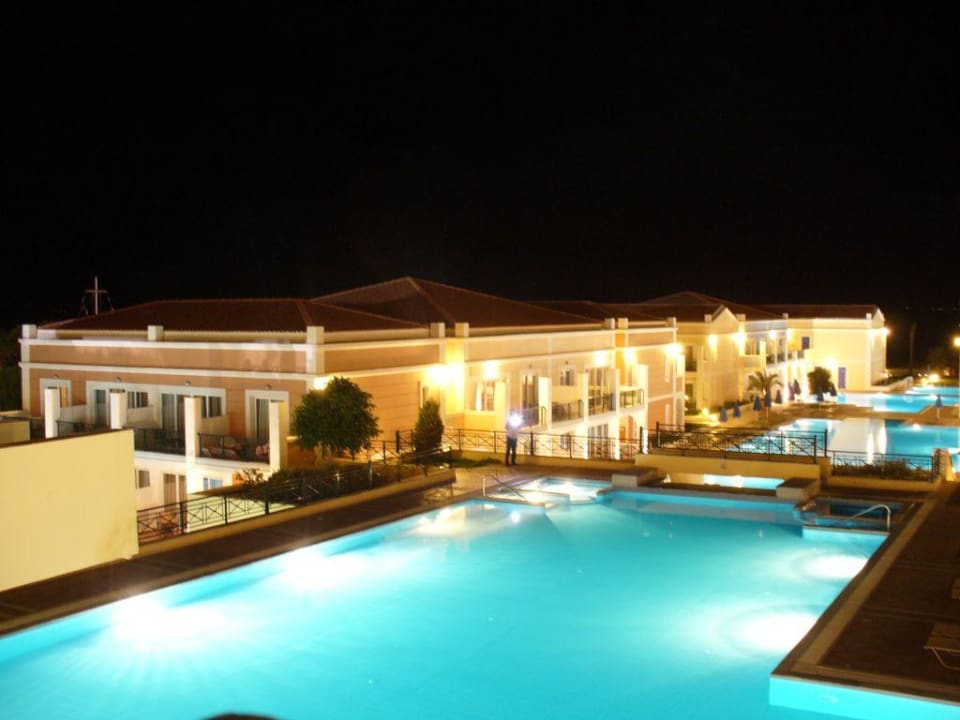 Pool am Abend Porto Bello Royal