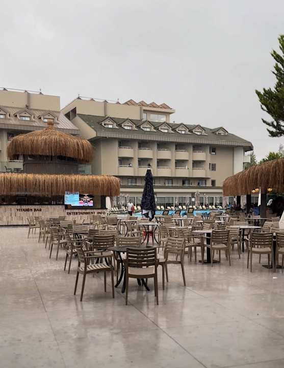 Pool Side Breeze Hotel