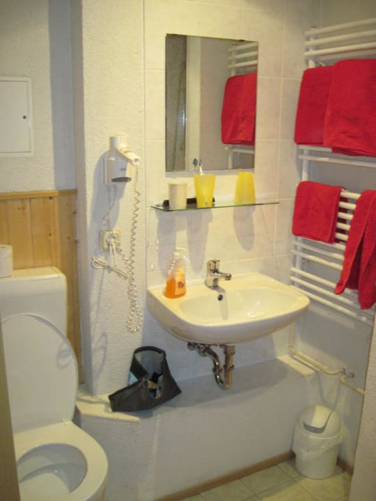 Badezimmer, Waschbecken und Klo Gasthof & Hotel Teufelsmühle