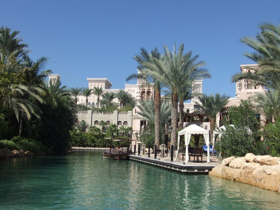 Erkundung der Hotelanlage per Boot Jumeirah Mina A'Salam
