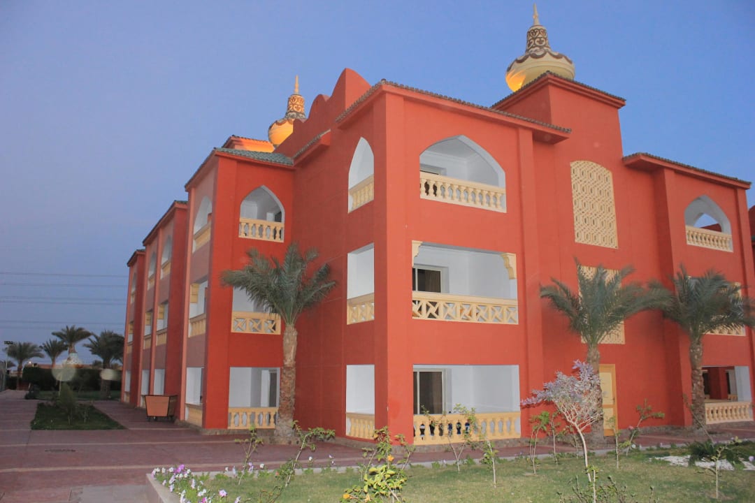 Budynek z pokojami Pickalbatros Alf Leila Wa Leila Resort - Neverland Hurghada