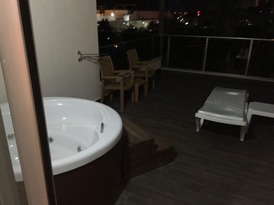 Zimmer Saturn Palace Resort Hotel