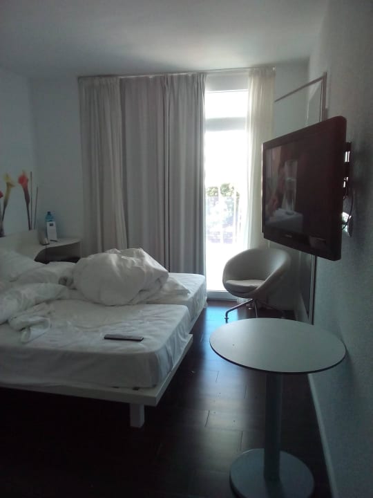 Schlafraum eng Iberostar Waves Bahia de Palma