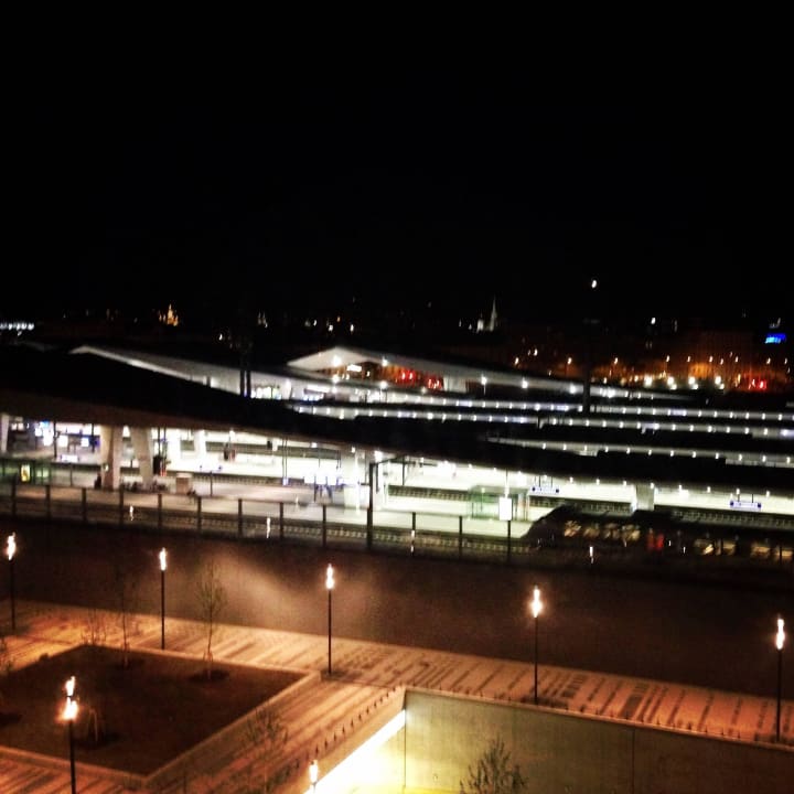 Blick auf den Hauptbahnhof Leonardo Hotel Vienna Hauptbahnhof