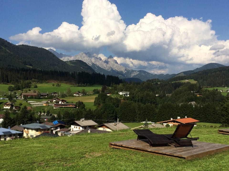 Blick vom Hotel Richtung Ort Hotel Chalets Grosslehen