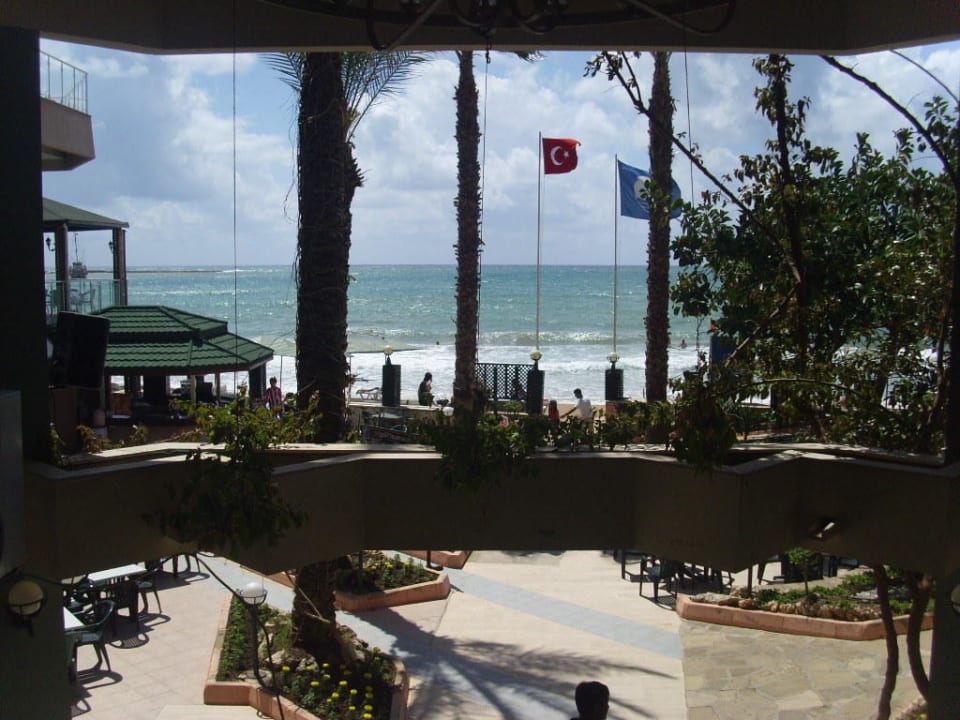 Strandbar und Zugang zum Strand Aska Hotel Just in Beach