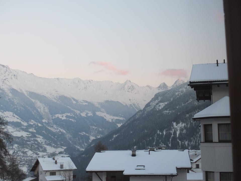 Rundblick über die Berge Hotel Puint