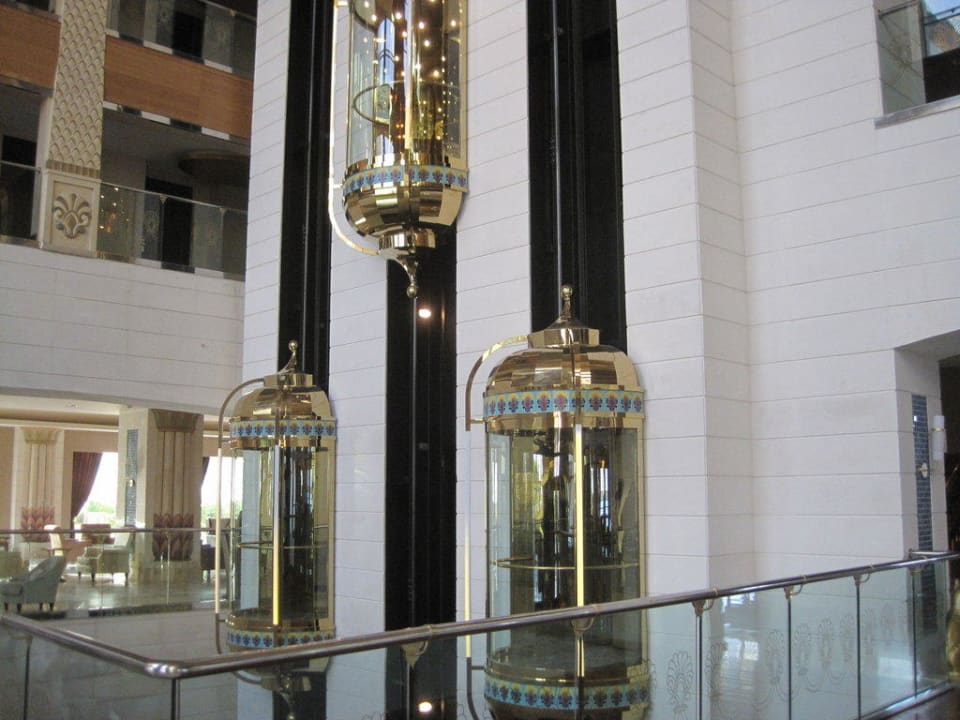 Die Aufzüge aus Glas Horus Paradise Luxury Resort & Club