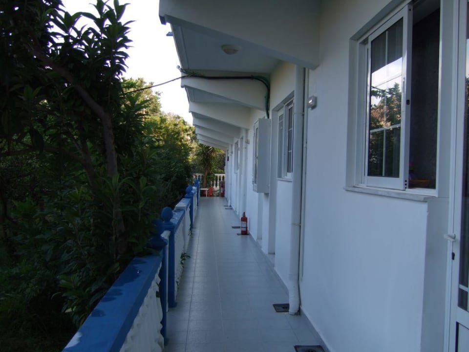 Zugangsterrasse Hotel Afroditi