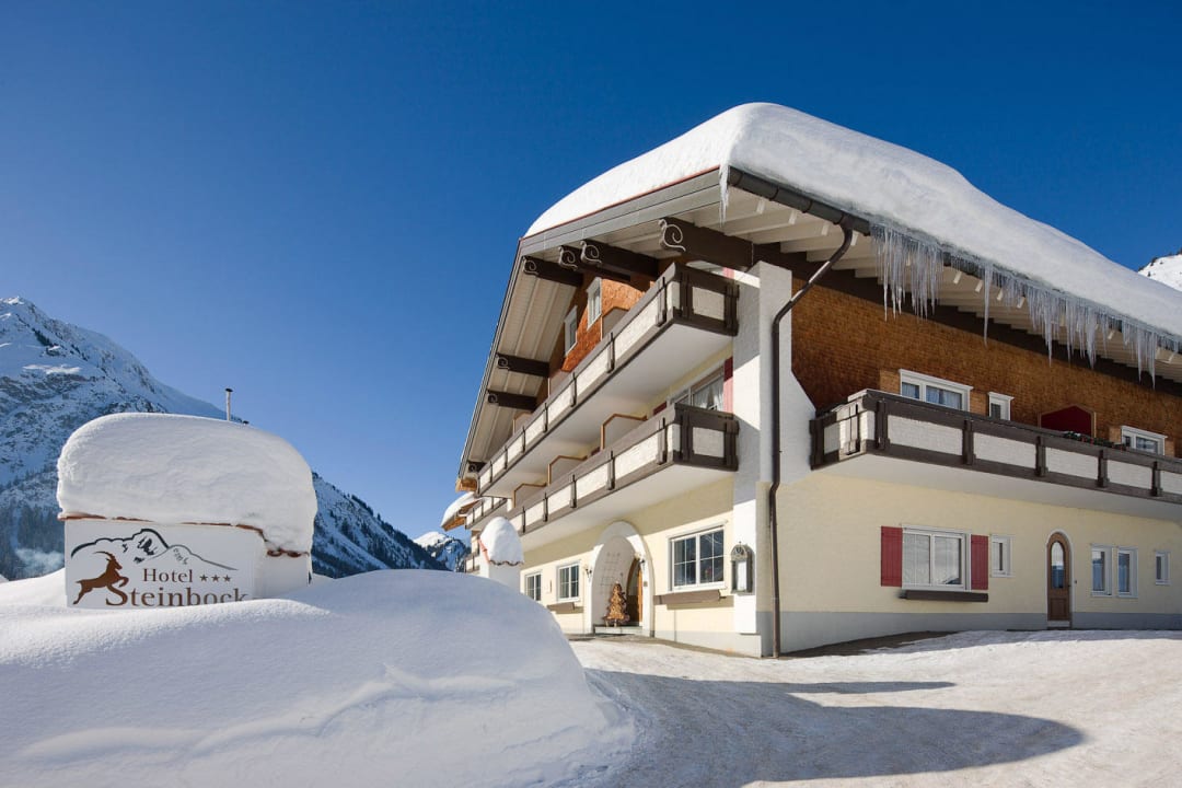 Hotelzufahrt Hotel Steinbock