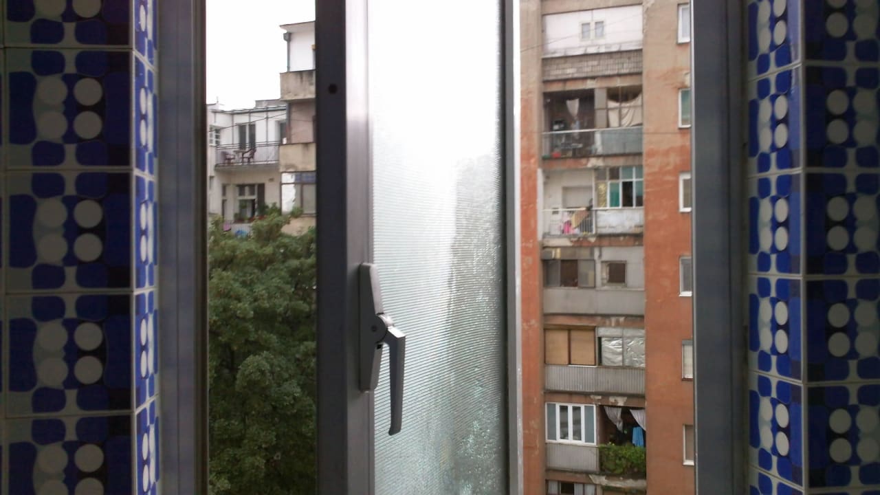 Łazienka i widok z niej Hotel Slavija Belgrade