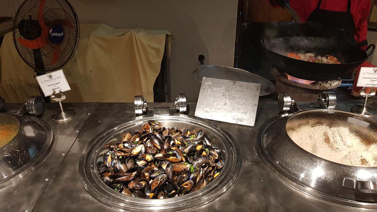 Gastro Le Peninsula Bay Beach Resort & Spa