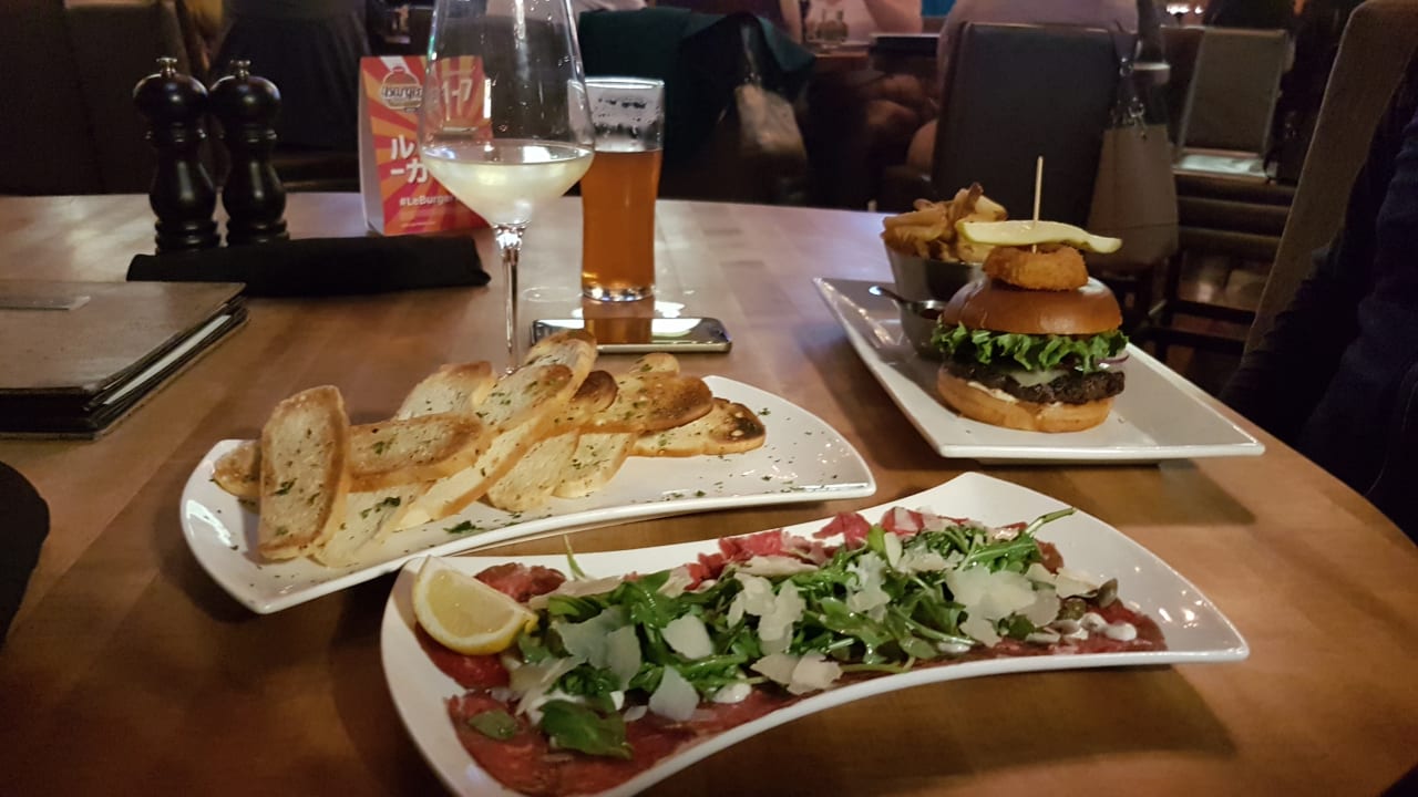 Gastro Sandman Signature Hotel & Resort Vancouver Airport