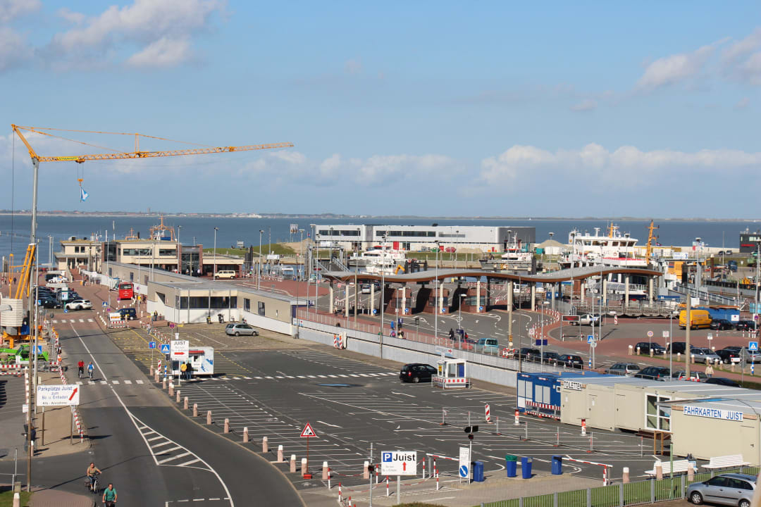 Aus dem Zimmer Richtung Anleger Norddeich-Mole Hotel Fährhaus