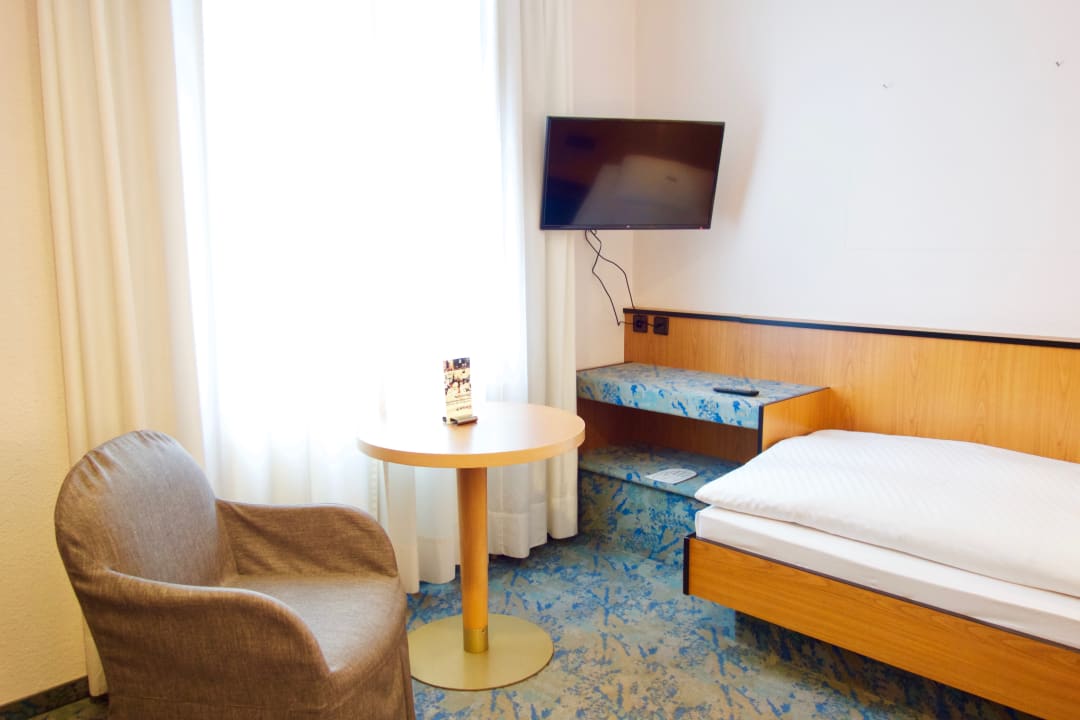 Zimmer BTS Hotel Garni