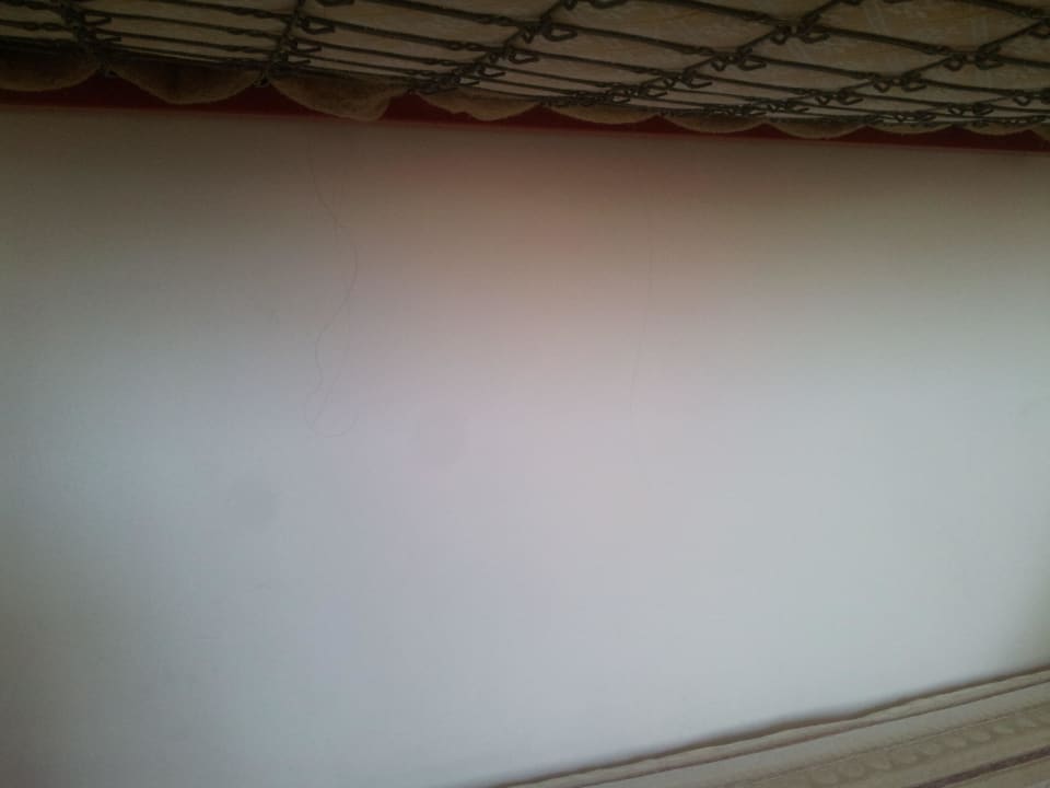 Haare hängen vom Hochbett Hotel Peselli