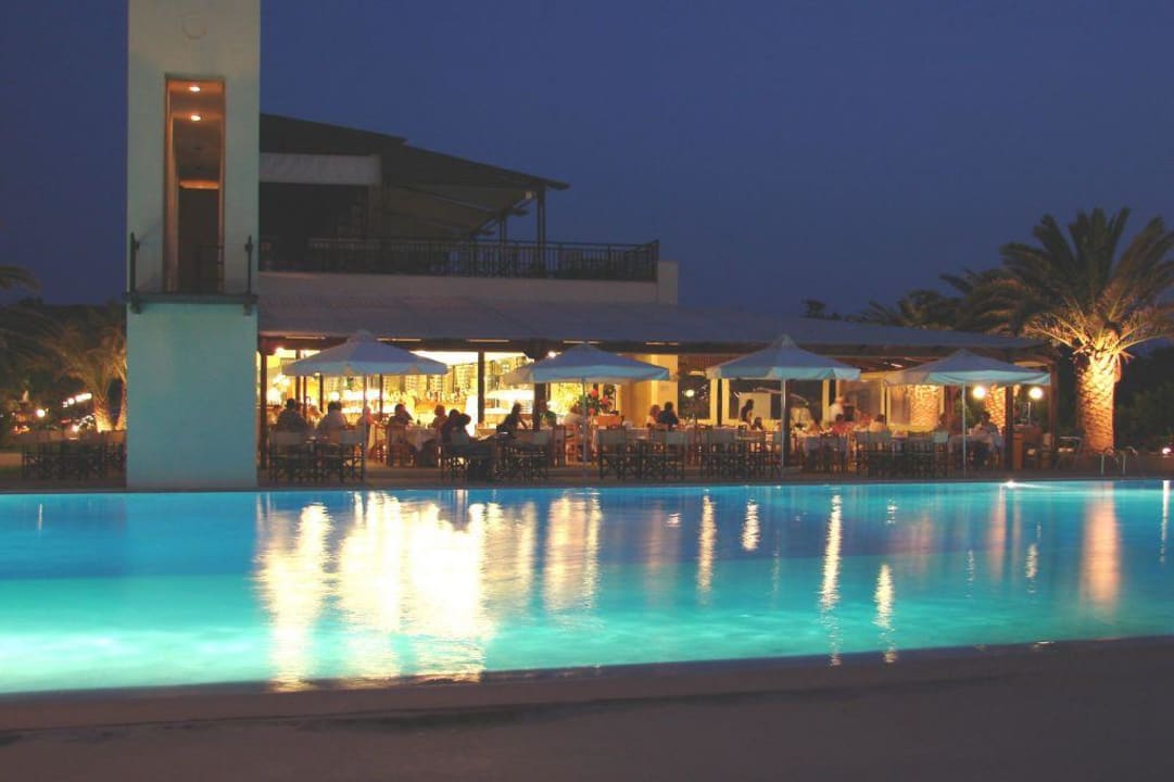 Abendessen am Pool Hotel Solimar Aquamarine