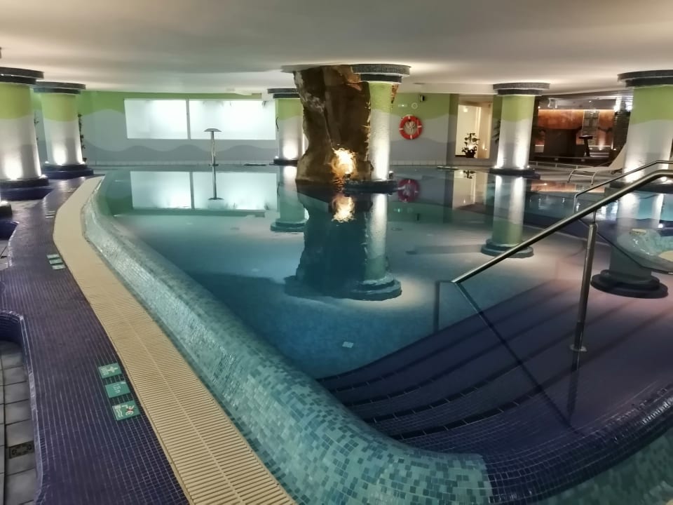 Pool Bull Escorial & Spa