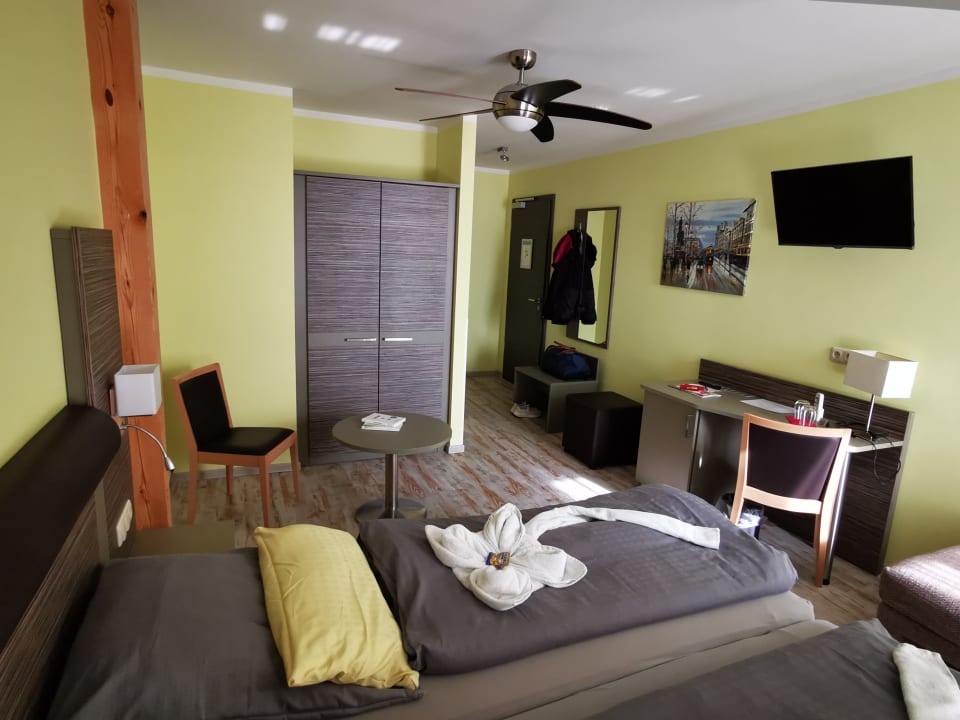 Zimmer Restaurant & Pension Eshramo