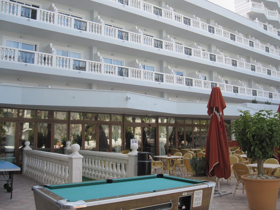 Billardtisch am Pool Hotel Bahia del Sol