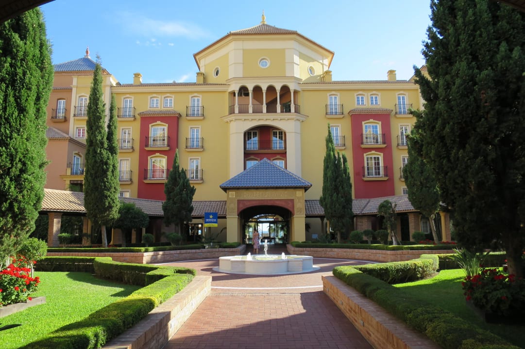 Hotelzugang vorne Iberostar Waves Málaga Playa