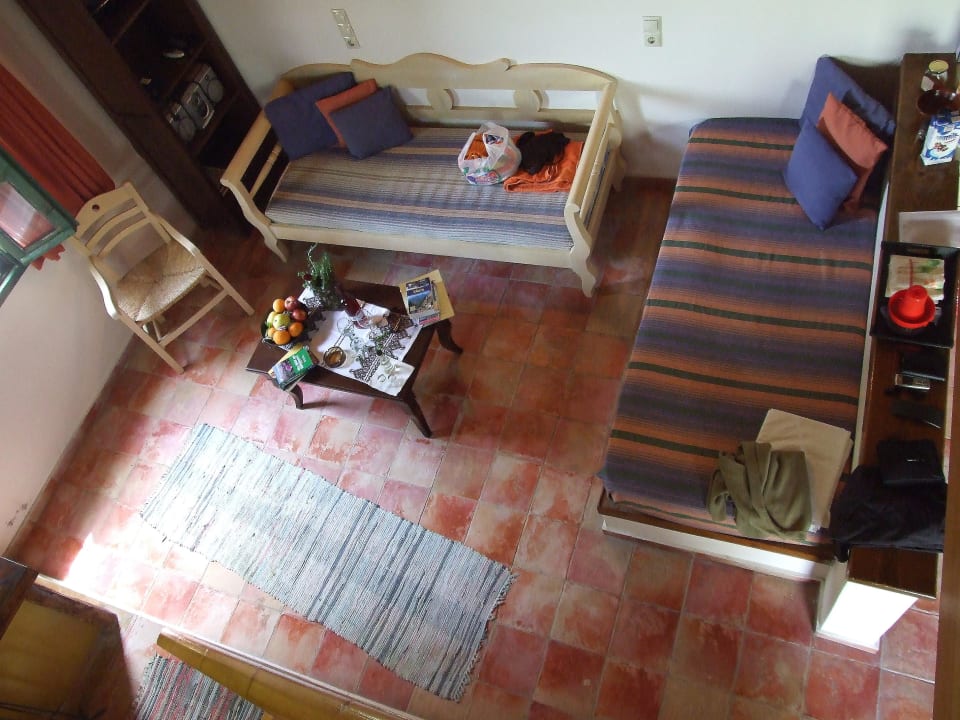 Blick von der Galerie  ins Wohnzimmer Hotel Eleonas