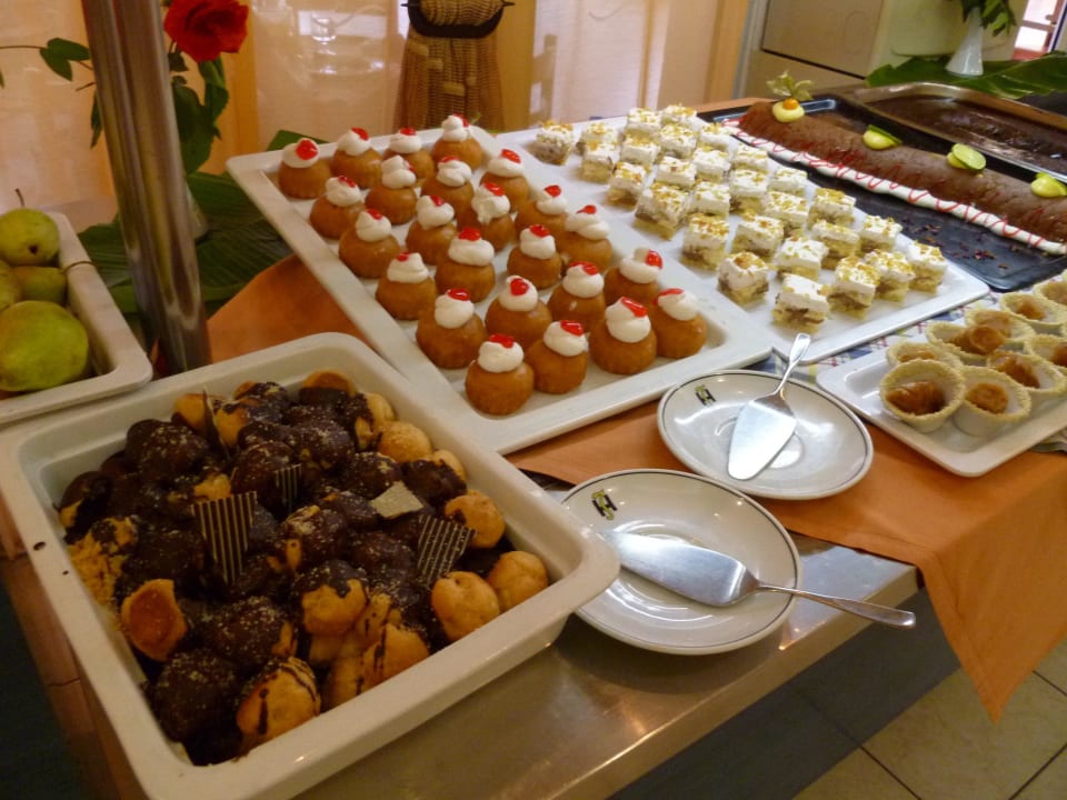 Lecker Kuchen Irene Palace Beach Resort Club alltoura