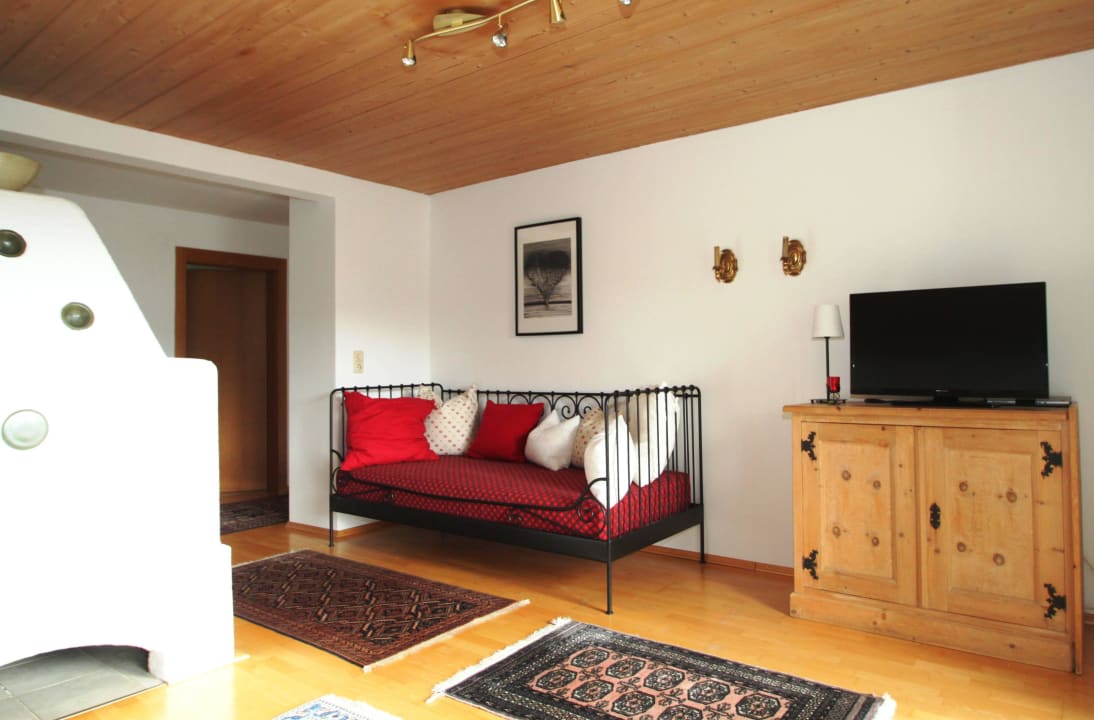 Wohnzimmer mit Kachelofen Landhaus Elke