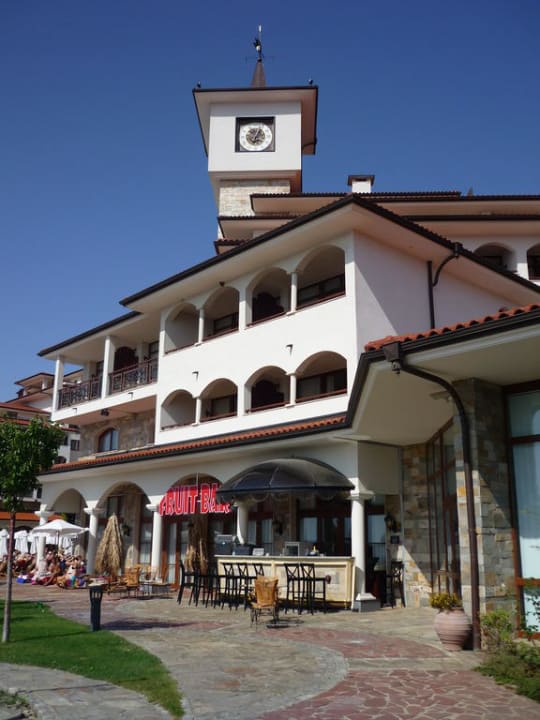 Aussenansicht mit dem schönen Turm Helena Sands