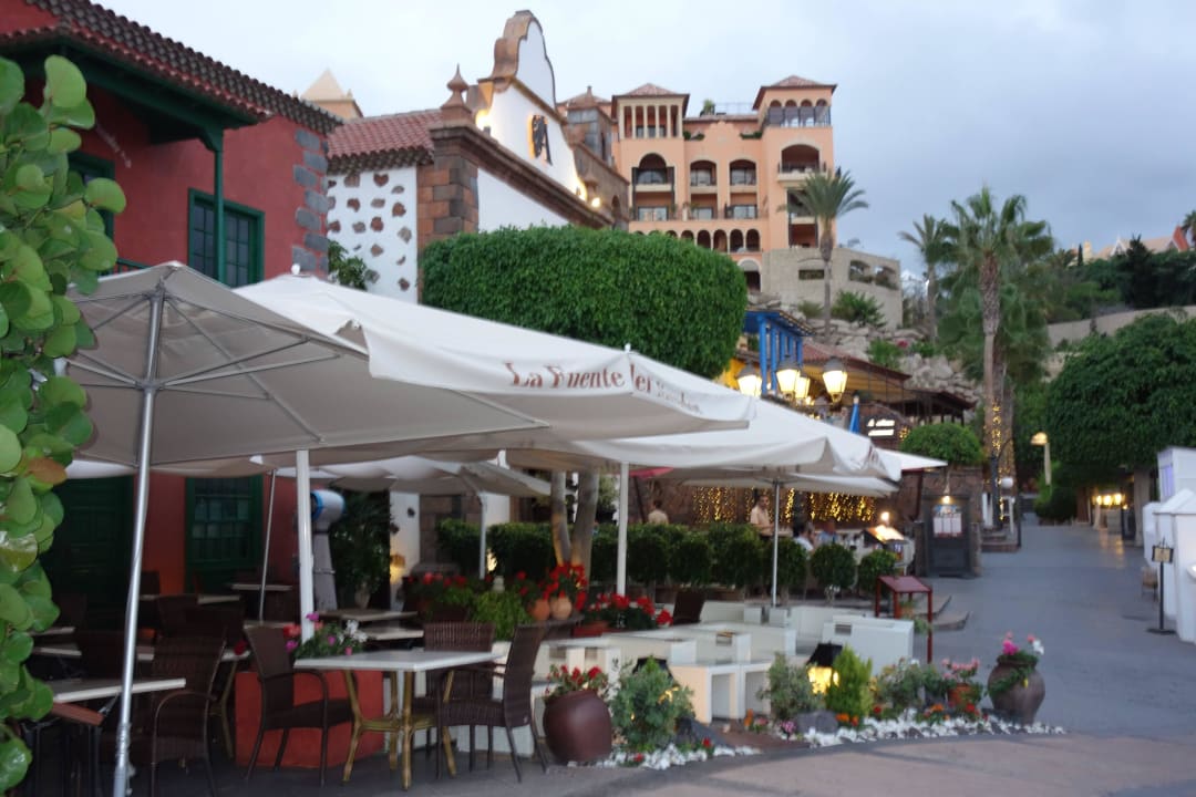 Hotel von der Promenade gesehen JOIA El Mirador by Iberostar