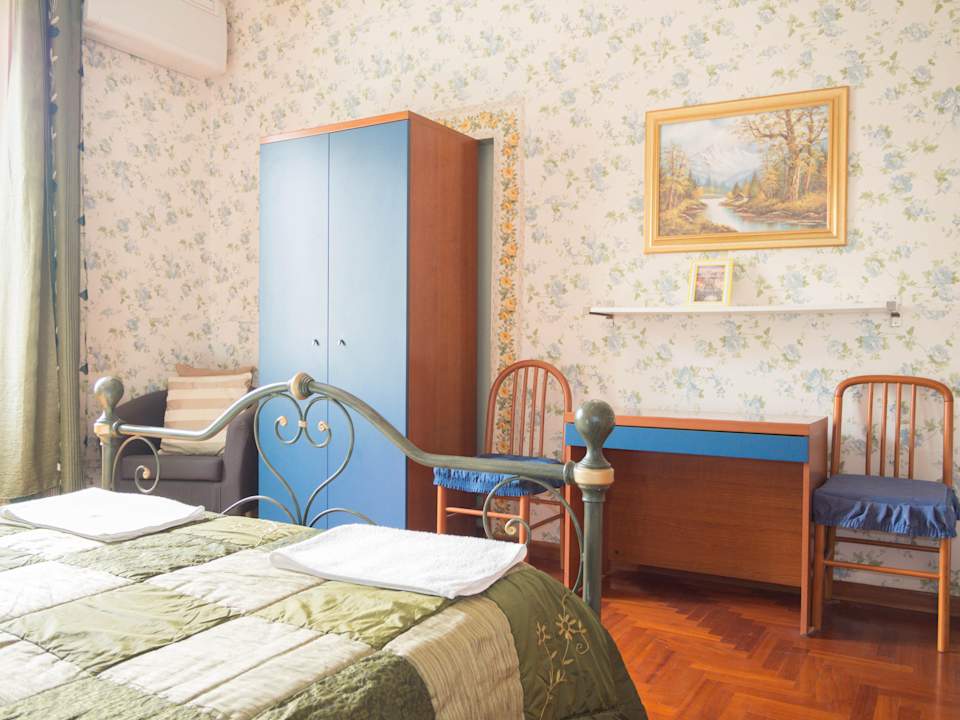 Bedroom Bed & Breakfast Smart