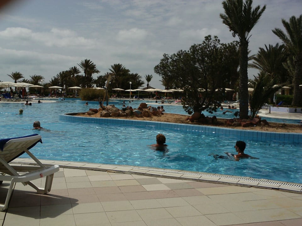 Einer von drei Außenpools Hotel El Mouradi Djerba Menzel