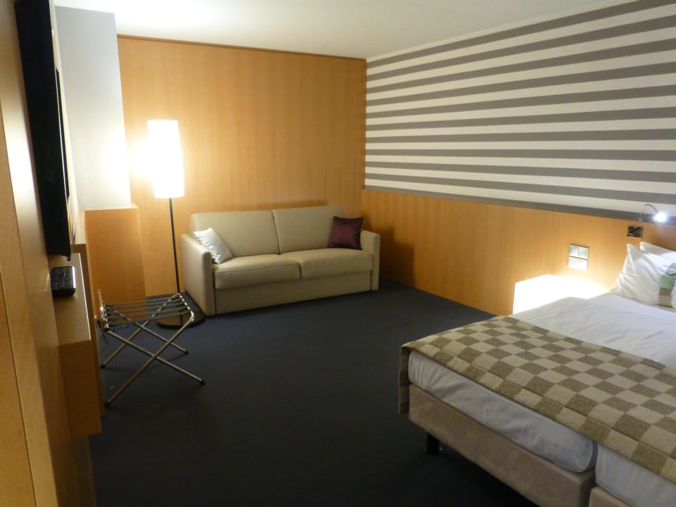 Couch in sleeping area Holiday Inn Wien - City