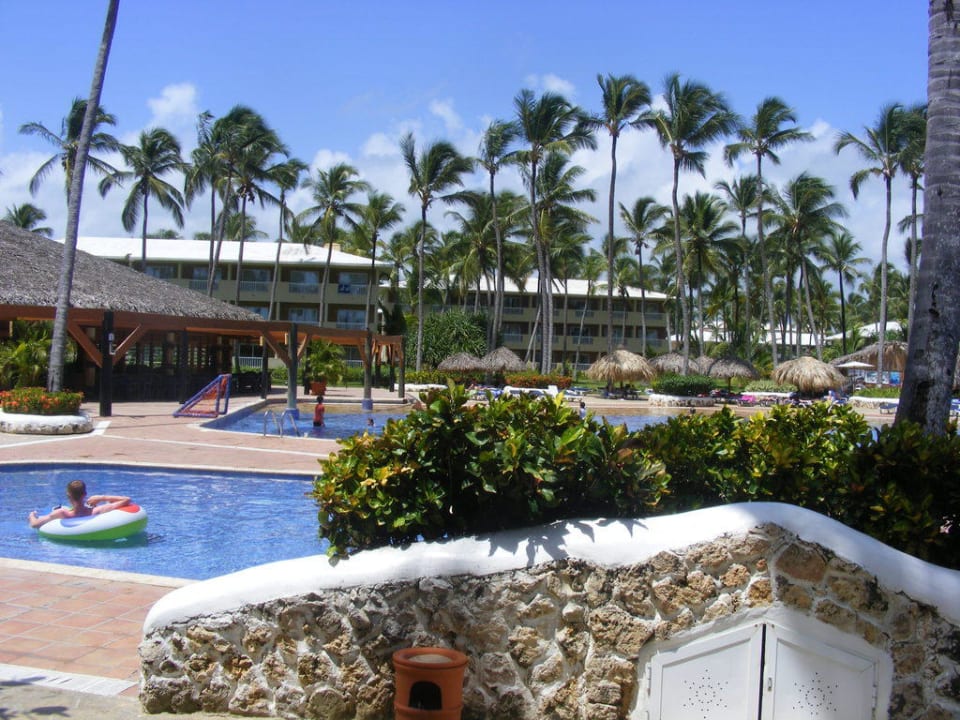 Blick auf Teilbereich des Pools Grand Sirenis Punta Cana Resort & Aquagames