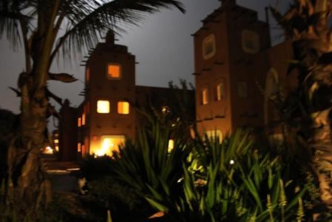 Zimmerkomplex bei Nacht Hotel Riu Funana