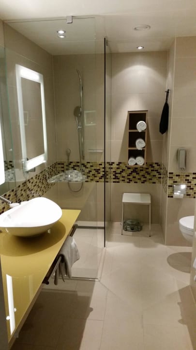 Bad Hilton Frankfurt Airport